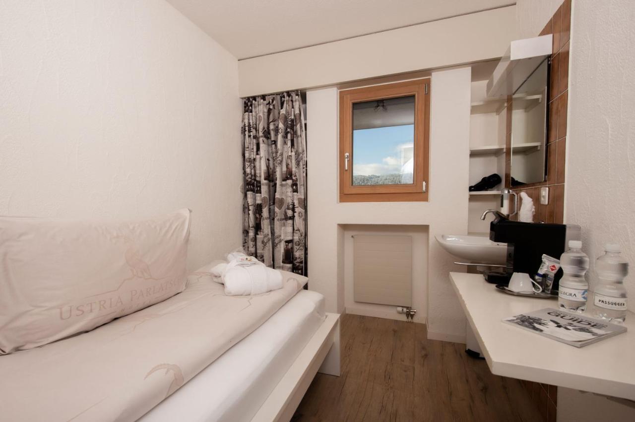 Hotel Ustria Parlatsch Trin Exteriér fotografie