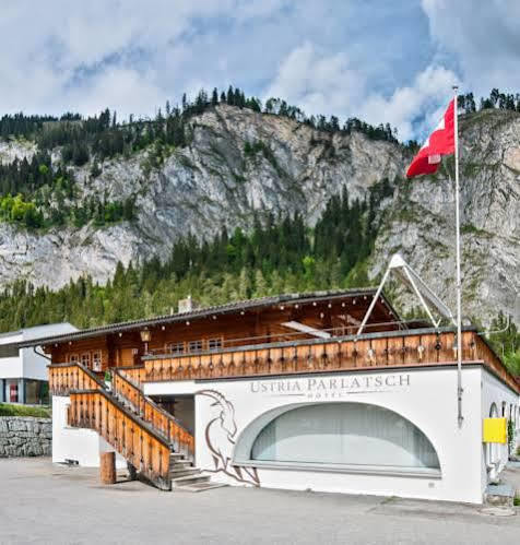 Hotel Ustria Parlatsch Trin Exteriér fotografie